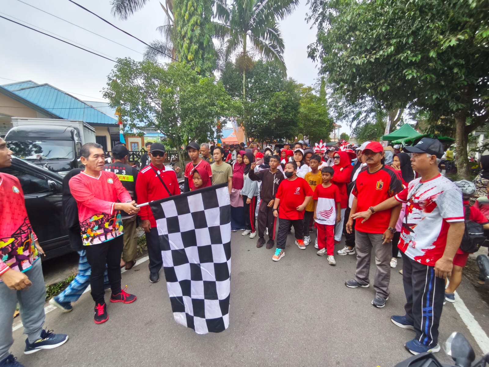 Bangkitkan Semangat Kebersamaan dan Gotong Royong Warga, Kecamatan Pontianak Timur Gelar Jalan Sehat dan Donor Darah HUT ke-79 RI