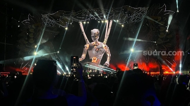 18 Polisi Peras 45 WNA Malaysia, Rp 2,5 Miliar Disita di Konser DWP