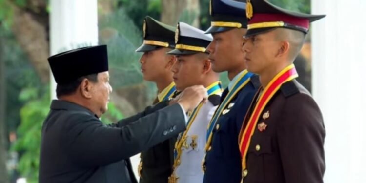 Perwira TNI-Polri Dididik dengan Uang Rakyat, Prabowo : Mengabdilah untuk Rakyat