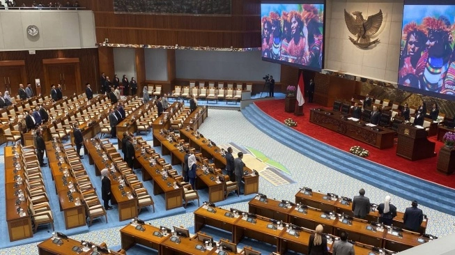 Paripurna DPR Kuorum, Saan Mustopa Umumkan Tiga Surpres dari Presiden