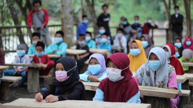 Kemendikbud Ristek Minta Sekolah Tatap Muka Maksimalkan Belajar di Luar Kelas