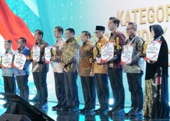 Mendagri Beri Penghargaan ke Pemda Berprestasi, Dorong Daerah Terus Berbenah