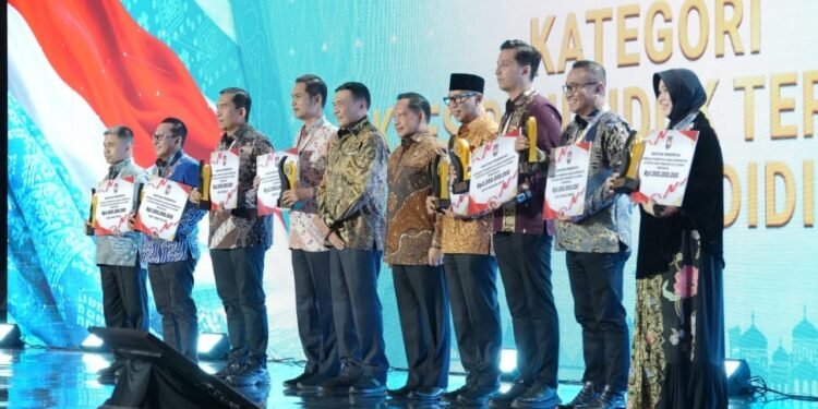 Mendagri Beri Penghargaan ke Pemda Berprestasi, Dorong Daerah Terus Berbenah
