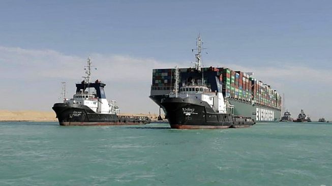 Sumbat Terusan Suez selama Seminggu, Otoritas Tuntut Kompensasi Rp 13 T