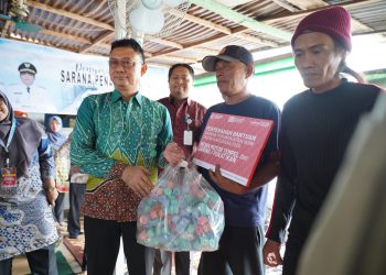 Pemkot Pontianak Salurkan Bantuan Mesin dan Pukat untuk Nelayan