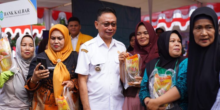 Pasar Murah Meriahkan HUT ke-80 RI di Pontianak, Warga Serbu Sembako Murah