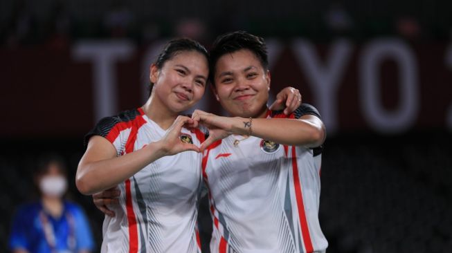 Greysia/Apriyani Berikan Kado Umrah untuk Asisten Pelatih Sekeluarga