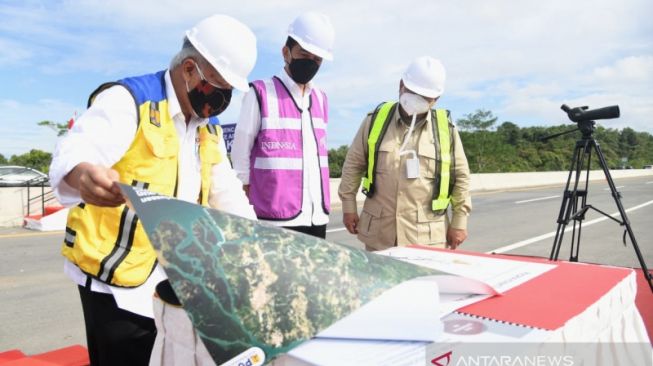 Jokowi dan Prabowo Tinjau Titik Awal Akses Jalan Menuju Ibu Kota Baru