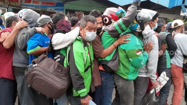 Kubu Rizieq soal Sembako Jokowi Picu Kerumunan: Diskriminasi Hukum, Mengundang Murka Allah
