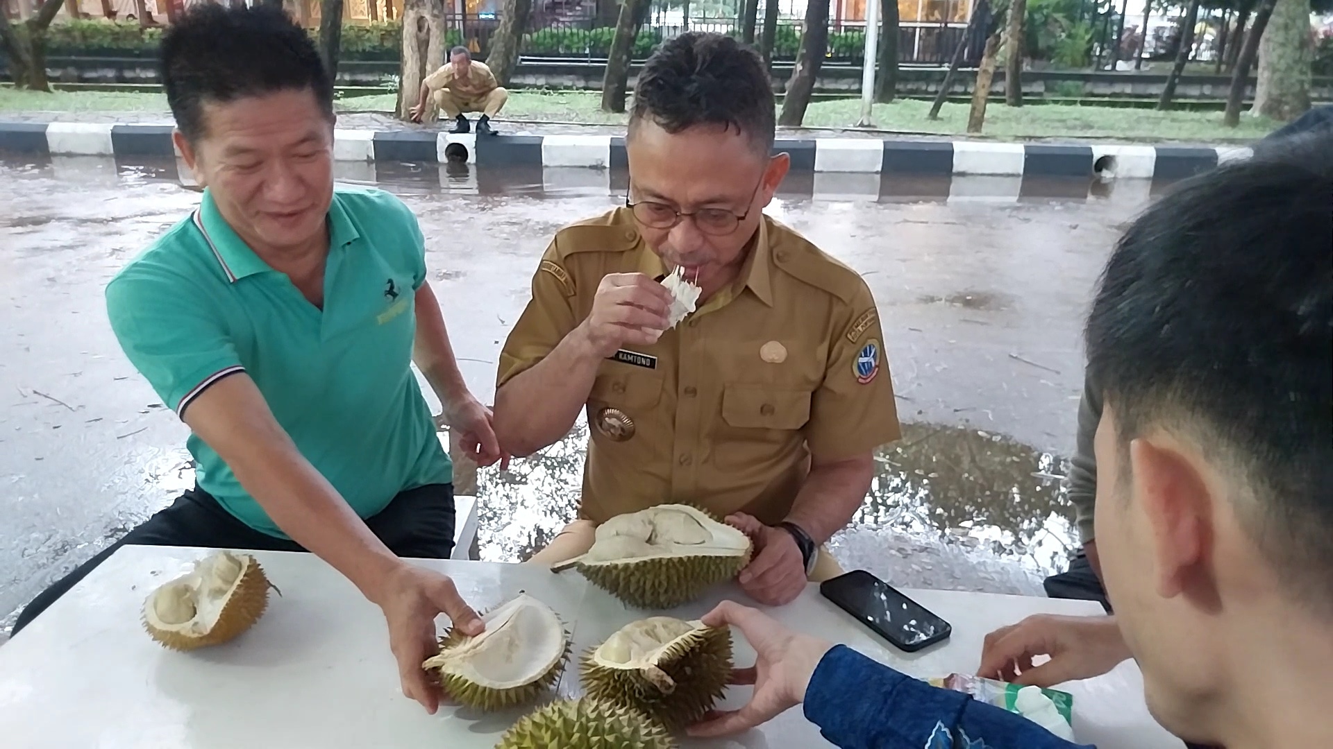 Nikmatnya Durian Jemongko, Durian Terbaik di Kalbar
