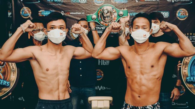 Daud Yordan Tampil Nyentrik Saat Habisi Rachata Khaophimai