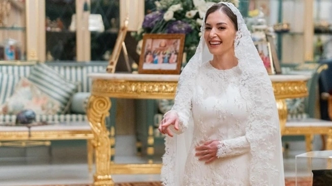 Inspirasi Baju Kurung Melayu Ala Anisha Rosnah, Cocok Untuk Persiapan Lebaran