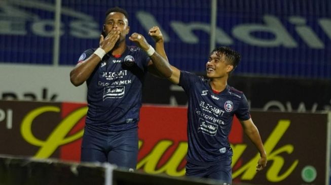 Arema FC Gusur Bhayangkara FC dari Posisi Tiga Klasemen