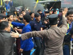 Satu Perwira Polisi Dianiaya Perusuh Saat Aksi Demo Di DPR