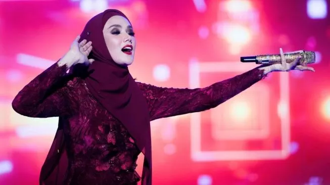 Potret Luar Biasa Mulan Jameela Saat Manggung