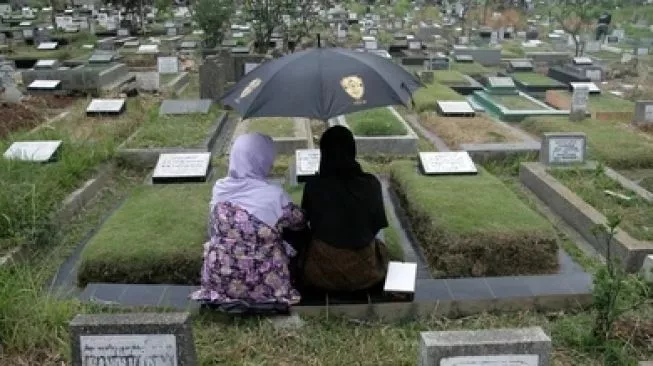 Hukum Ziarah Kubur Menjelang Ramadan Menurut Ustaz Adi Hidayat