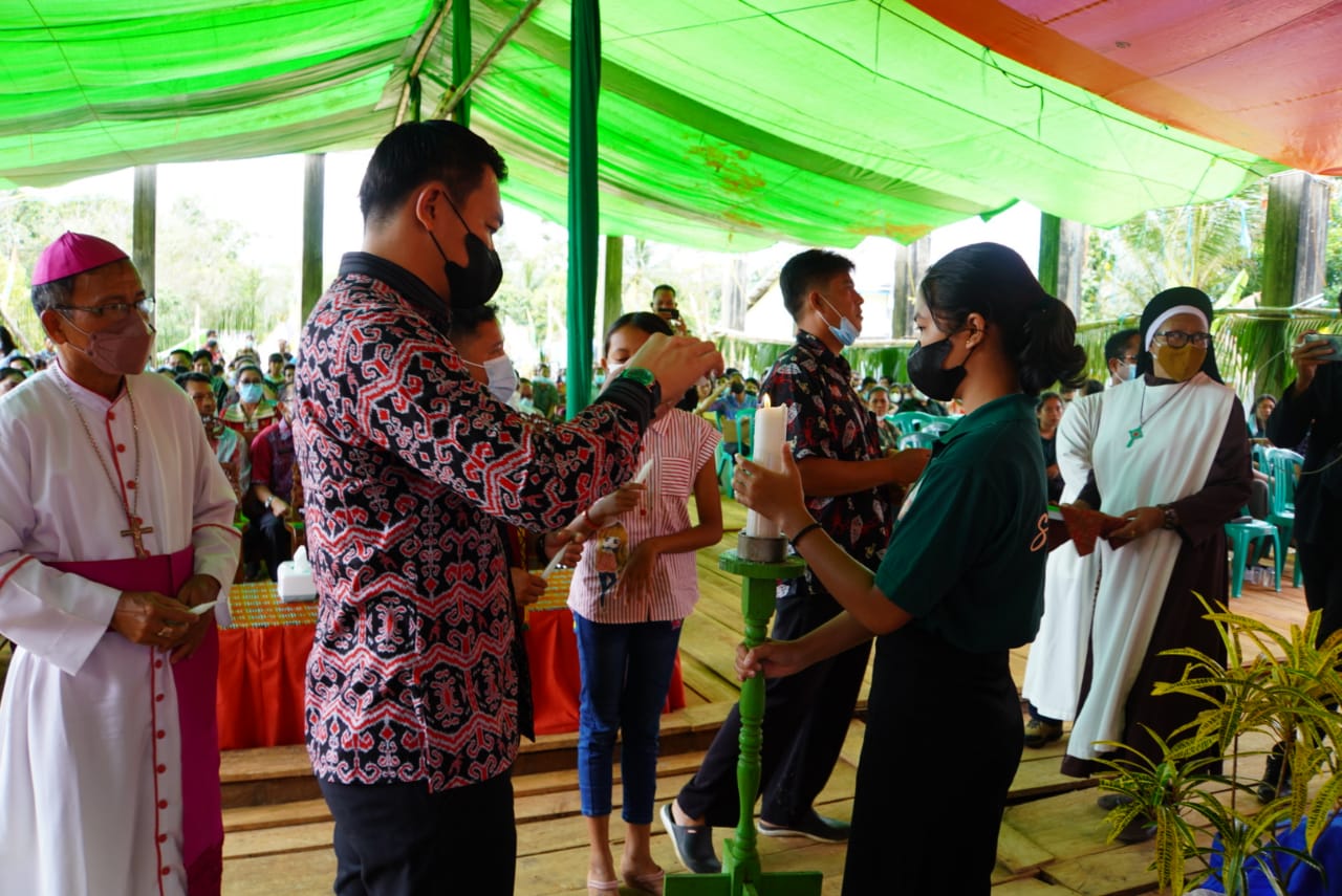 Misa dan Syukur Natal bersama di Gereja Santo Markus Tekalong Mentebah