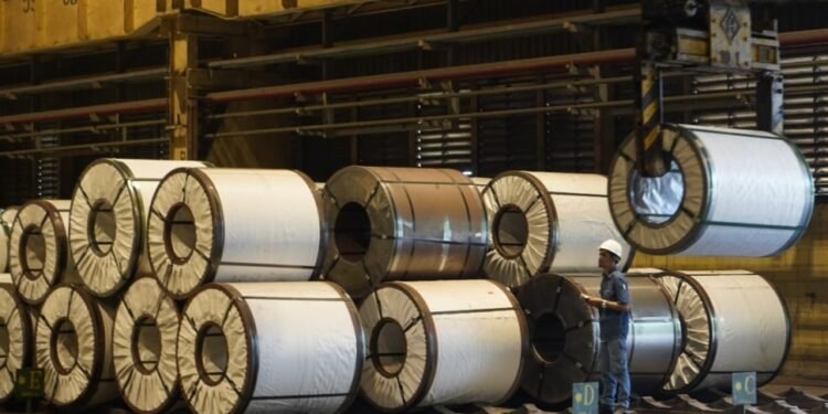 Industri Baja Nasional Tertekan Impor Baja Tiongkok