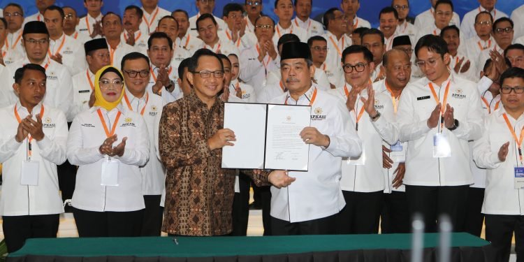 Mendagri Kukuhkan Pengurus APKASI 2025–2030, Bupati Kapuas Hulu Jabat Wakil Bendahara Umum