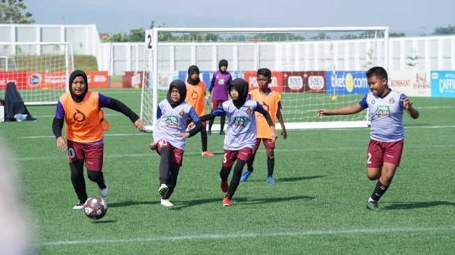 Turnamen Sepak Bola Putri Usia Dini ke 8 Kota Jaring Talenta Berbakat