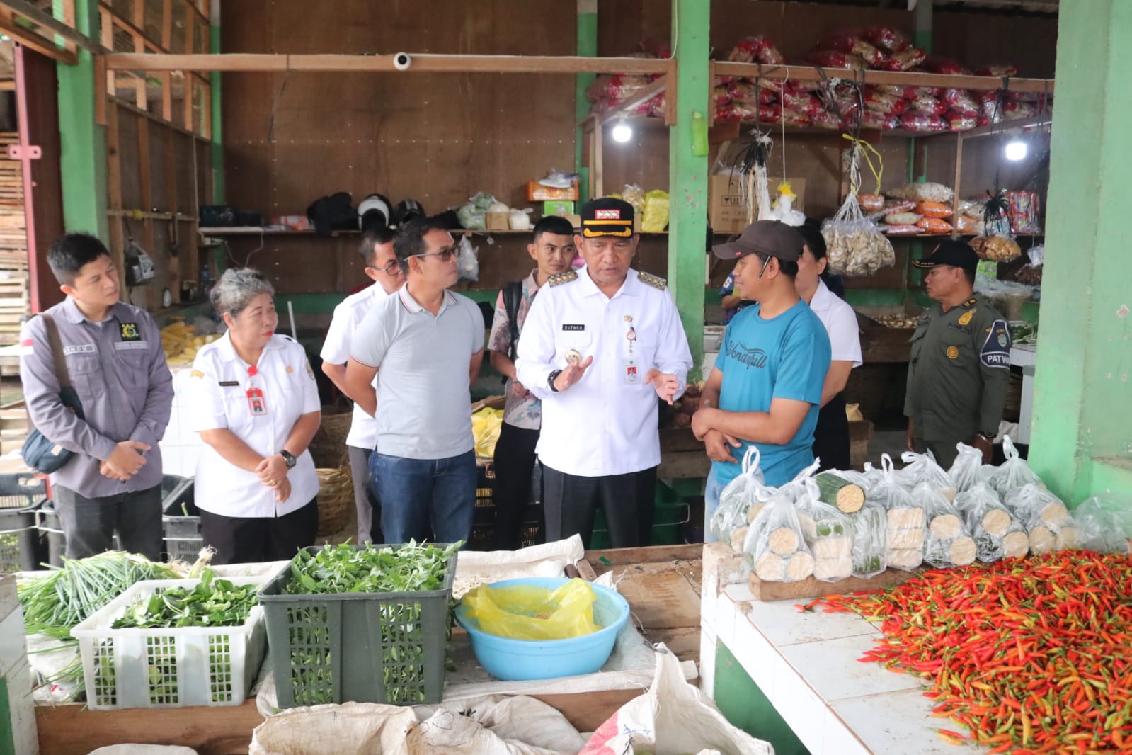 Jelang Nataru, Pj. Bupati Landak Sidak Pasar Rakyat Ngabang