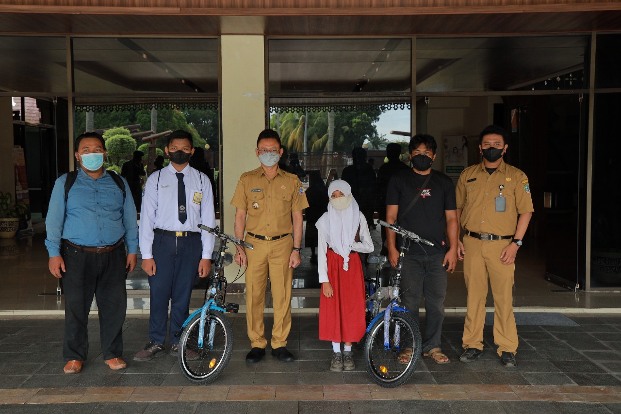 Hadiah Sepeda dari Wako Edi Diborong 2 Pelajar Pontianak Utara
