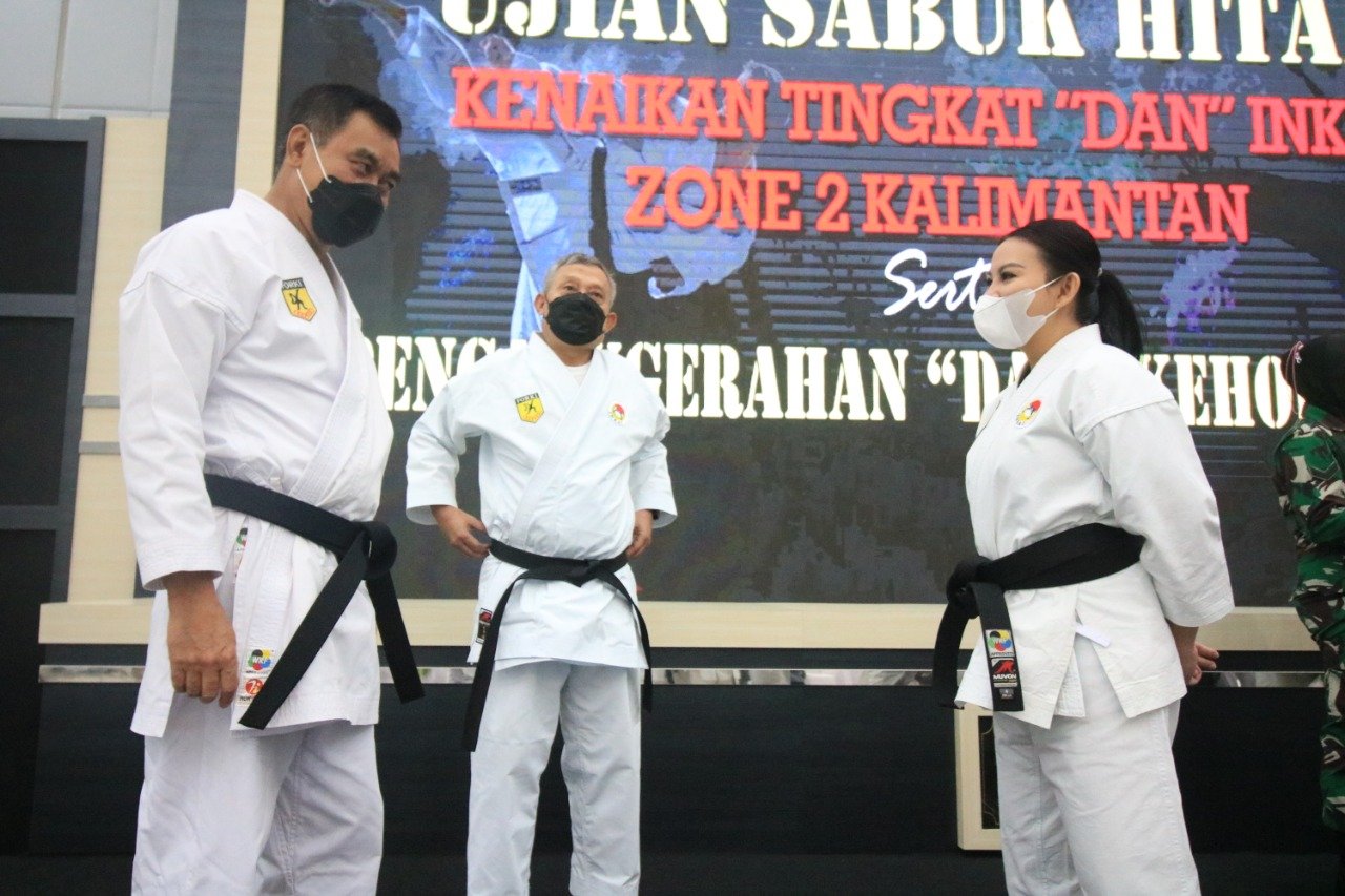 Bupati Landak Raih “Dan” Hitam INKAI Zone 2 Kalimantan