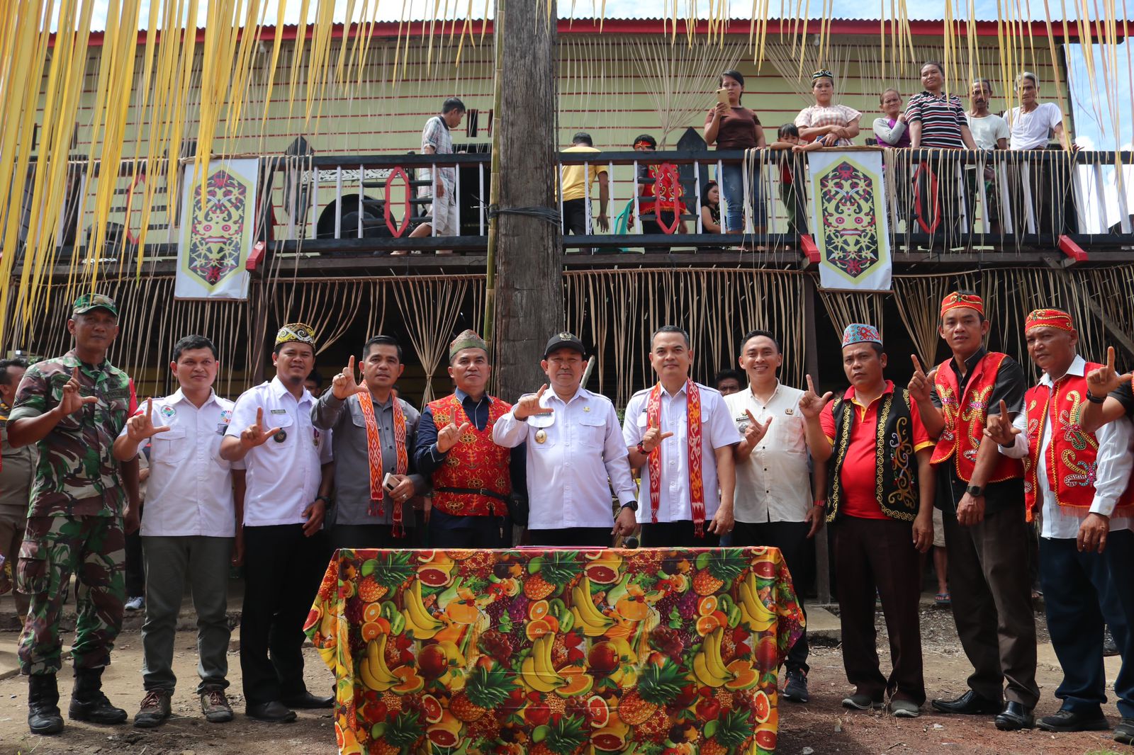 Pemkab Landak Puji Pemdes Engkangin Bangun Balai Adat Dusun Tauk