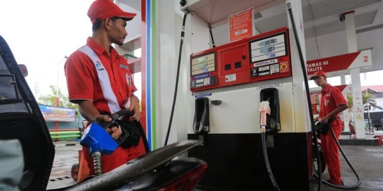 Pengamat Soroti Harga Pertamax yang Tak Turun Meski Harga Minyak Dunia Melemah