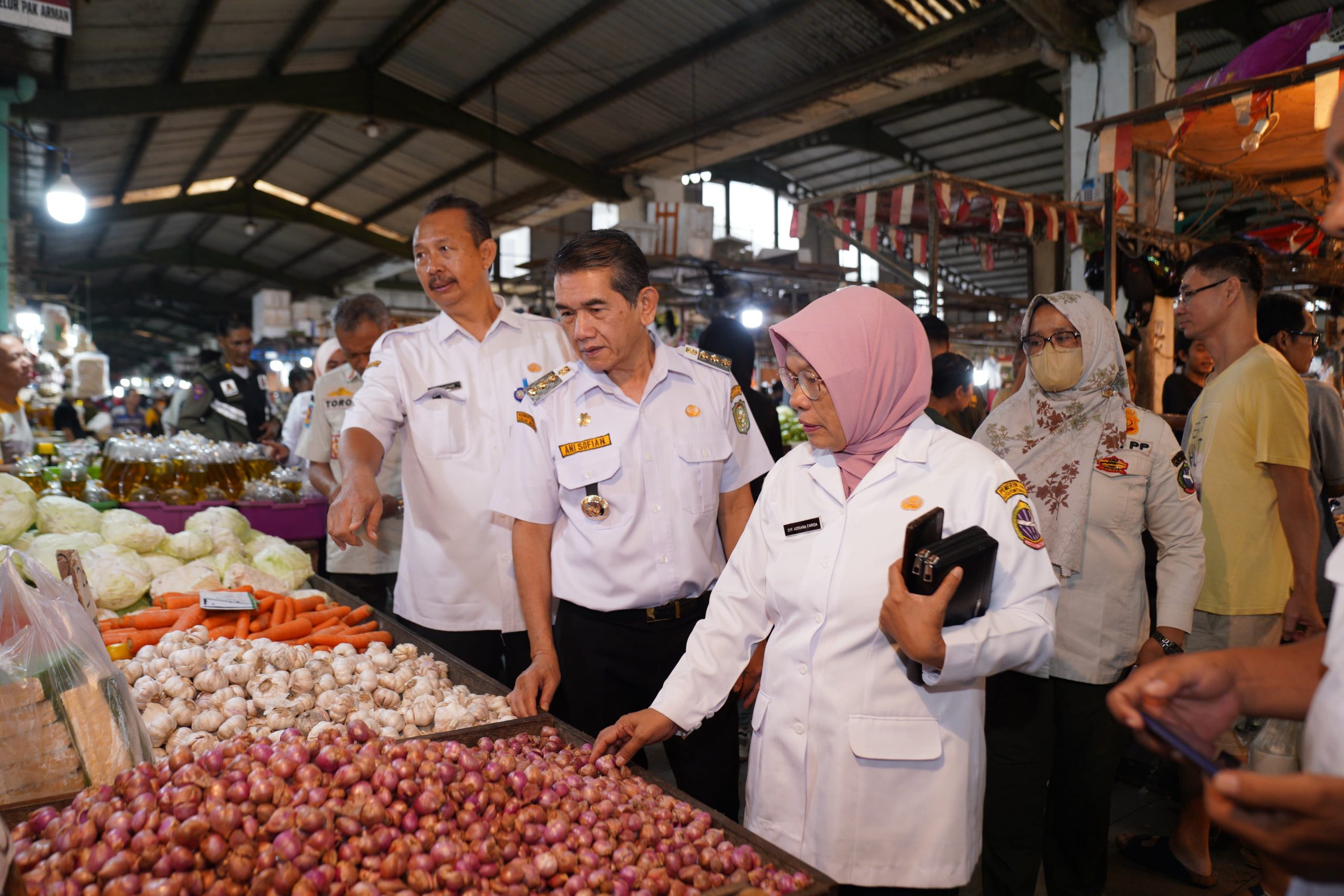 Cek Harga Bahan Pokok Jelang Idul Adha, Pemkot Bareng Satgas Sidak ke Pasar Flamboyan