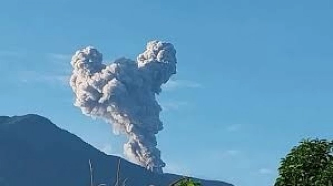 Ditengah Suasana Lebaran Gunung Marapi Erupsi, Ketinggian Abu Vulkanik Capai 350 Meter
