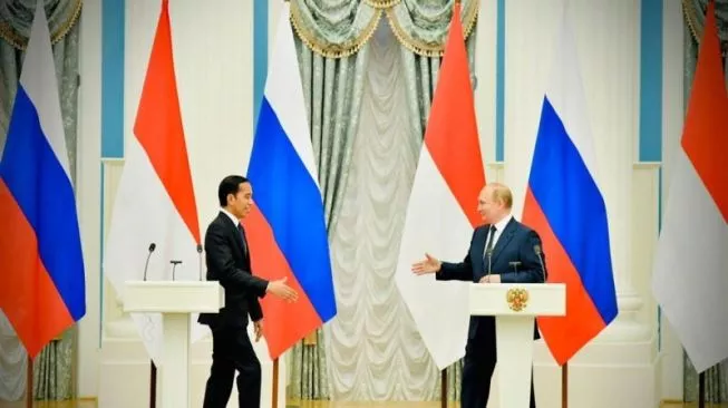 Jokowi dan Putin Bertemi di Kremlin Bahas Ukraina
