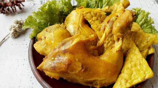 Resep Ayam Ungkep Praktis, Dijamin Meresap dan Gurihnya Pas!