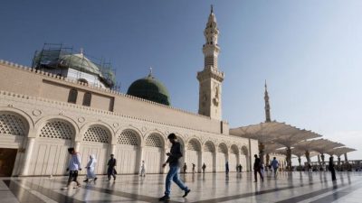 Merokok di Halaman Masjid Nabawi, Jemaah Haji Indonesia Nyaris Ditangkap Kepolisian Arab Saudi