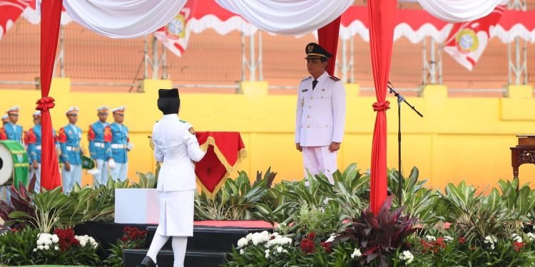 Pontianak Tunjukkan Semangat Kebersamaan hingga Prosesi Penurunan Bendera