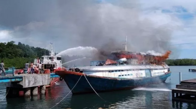 Kapal Motor Barcelona 5 Terbakar di Perairan Sulut, 280 Penumpang Dievakuasi, 3 Meninggal Dunia
