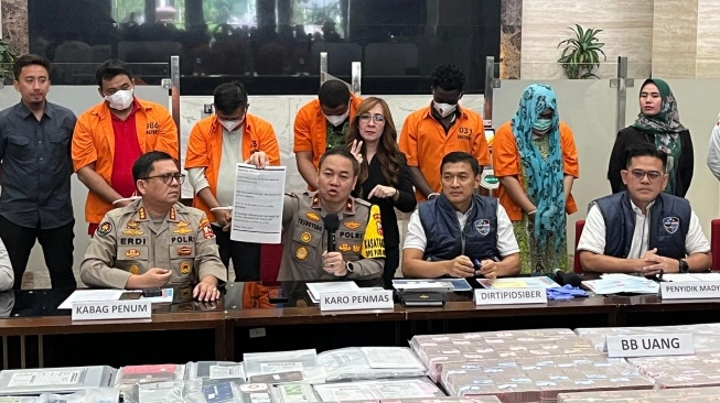 Bareskrim Tangkap Tiga WNI dan Dua Warga Nigeria Terkait Kasus Penipuan Perusahaan Singapura Rp32 Miliar