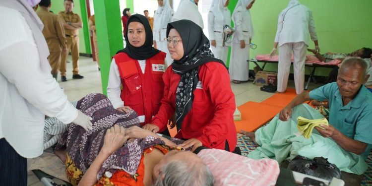 21 Warga Dievakuasi Akibat Banjir Rob di Pontianak Barat