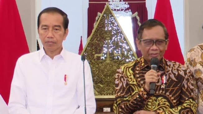 Sudah Ketemu Jokowi, Mahfud Berikan Surat Resign Berisi 3 Hal