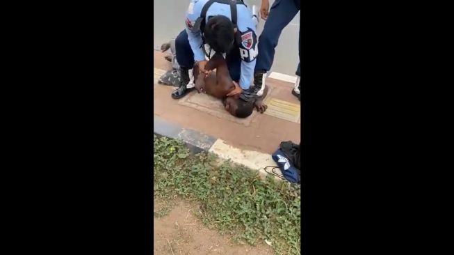 Injak Kepala Orang Bisu, Jokowi Didesak Minta Maaf Atas Aksi Brutal Aparat TNI AU di Papua