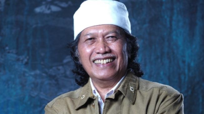 Cak Nun Jadi Trending Topic Gegara Minyak Goreng