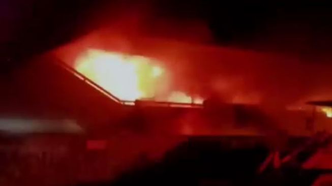 Pasar Minggu Terbakar Jelang Tarawih Pertama Ramadhan 1422 H