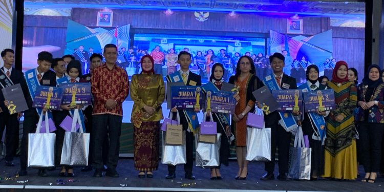 Amiza Sellomitha Raih Juara 1 Putri Duta GenRe Kalbar 2025