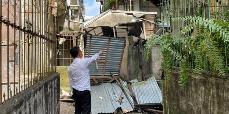 Dua Ruko di Pontianak Ambruk Diduga Akibat Pencurian Material Bangunan