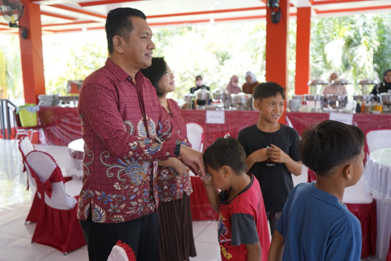 Gutmen Nainggolan Apresiasi Banyak yang Datang Open House di Pendopo Bupati Landak