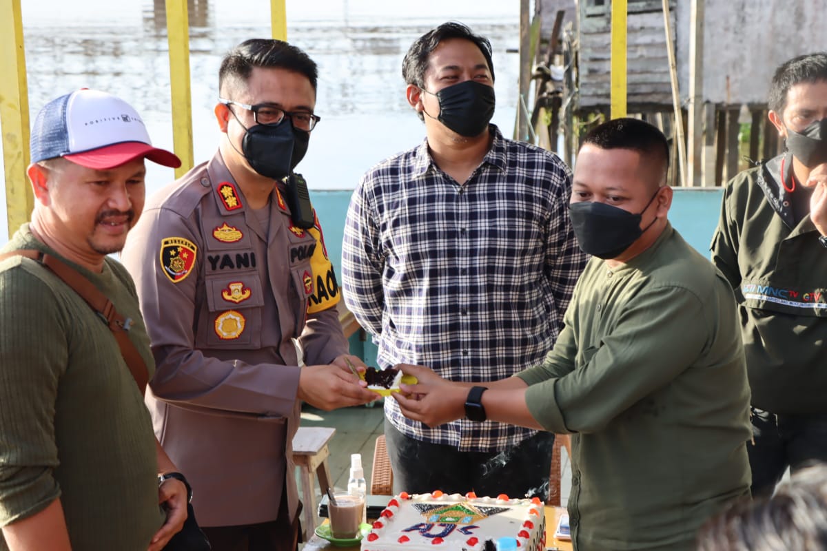 Sederhana Tapi Bermakna, Inilah Sebentuk Sinergi Polres Ketapang Bersama AJK Peringati HPN