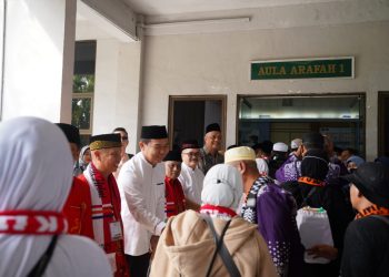 131 Jemaah Haji Kapuas Hulu Tiba di Batam, Bupati Fransiskus Diaan Sambut Langsung