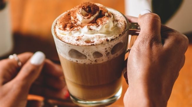 Minuman Coklat Ini Benar-Benar Pakai Camilan Merek Taro