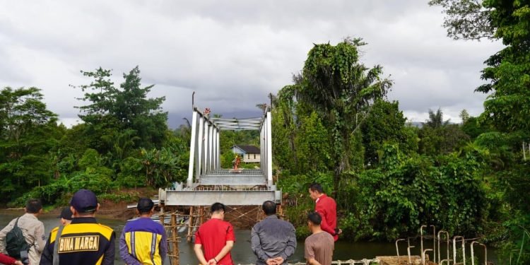 Jembatan Sungai Peniung Jadi Harapan Baru Warga Pedalaman Kalis