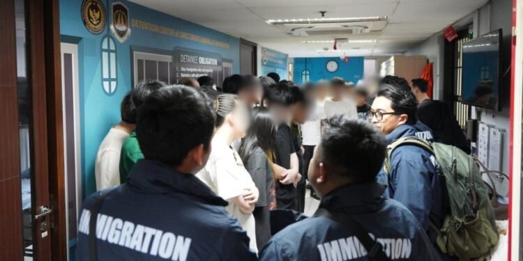 Imigrasi Deportasi 92 WN Tiongkok Pelaku Penipuan Investasi dari Batam